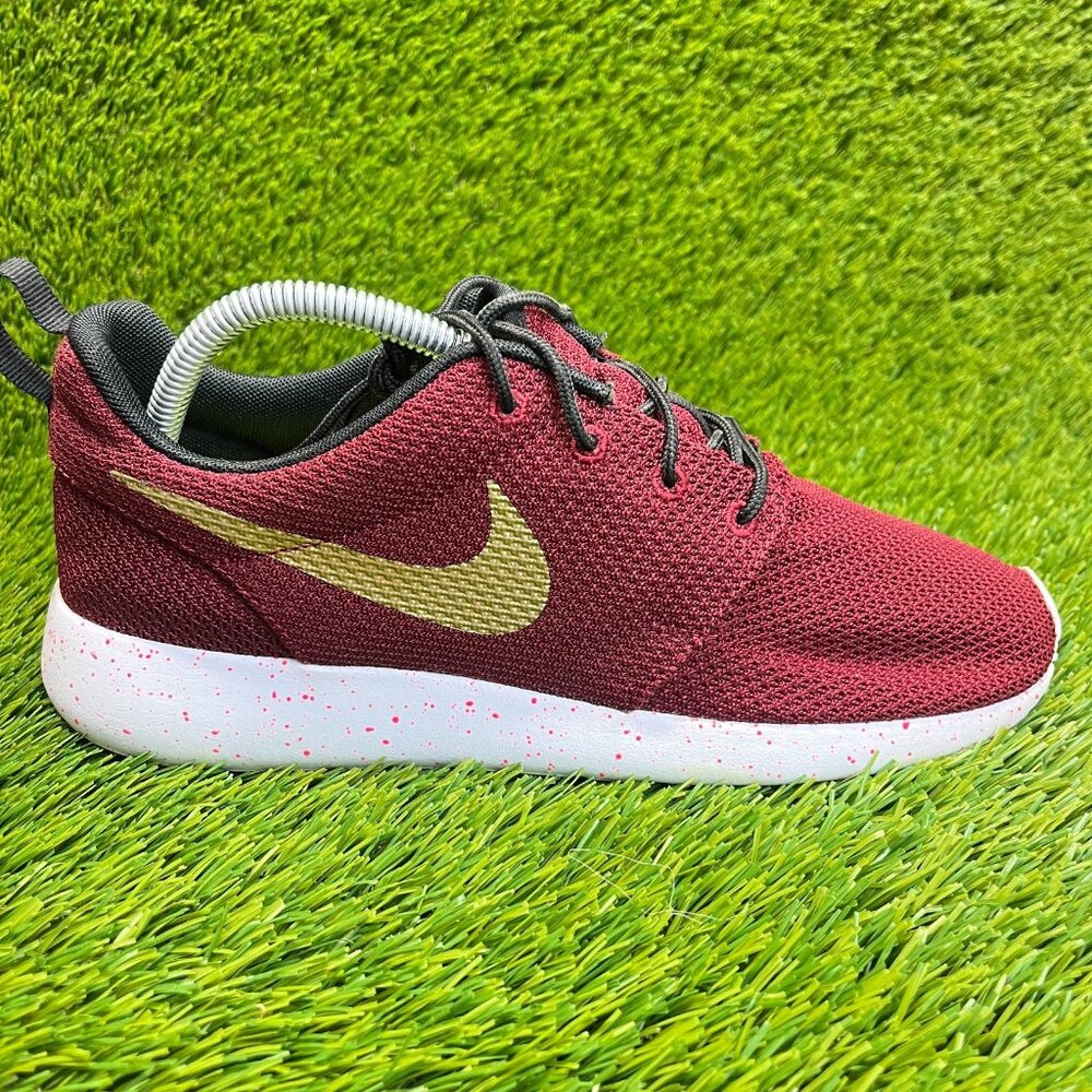 Nike Roshe Run Mens Size 8 Red Gold Black Walking Running Waking Shoes Sneakers